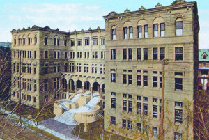 Ancien immeuble de l’Université de Montréal sur la rue St-Denis
